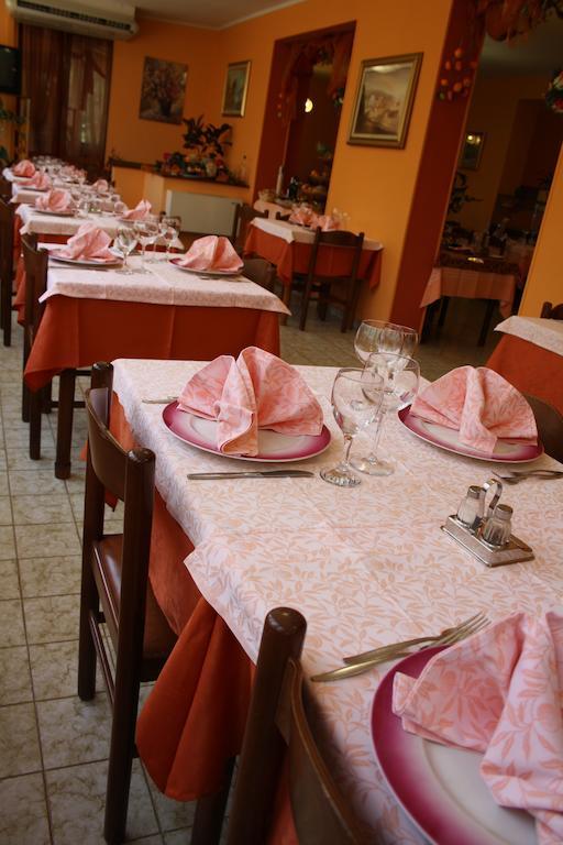 Hotel Ristorante Il Pino Κιούζι Εξωτερικό φωτογραφία