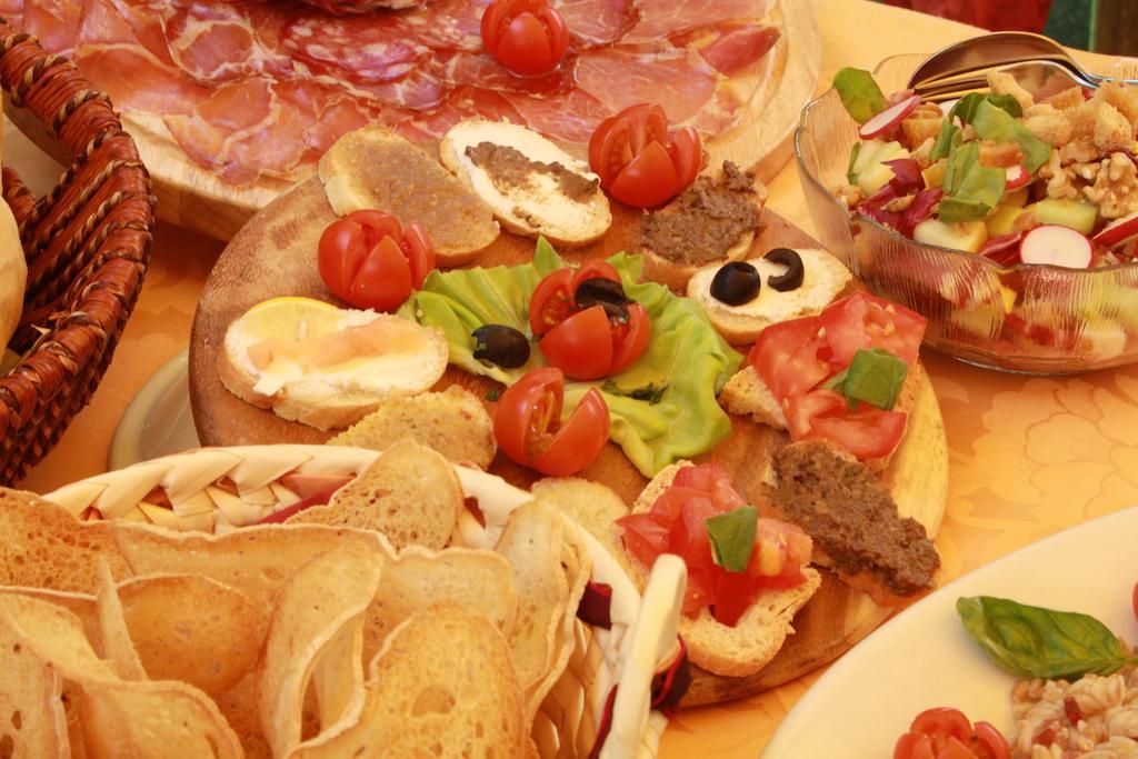 Hotel Ristorante Il Pino Κιούζι Εξωτερικό φωτογραφία