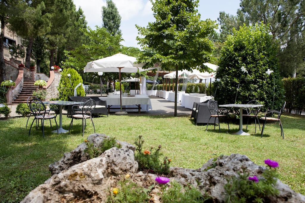 Hotel Ristorante Il Pino Κιούζι Εξωτερικό φωτογραφία